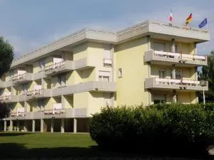 ISA-Residence with swimming pool in Luni Mare, apartments with air conditioning and private outdoor area - Luni