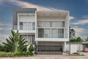 Celestial Sapphire Villa Pvt Pool Veg food 4BHK - Puttaparthi