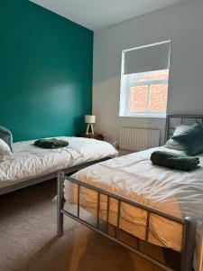 Spacious Contractor House for Families, Groups, and Free Parking