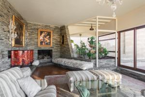 Exclusive Spacious Apartment with Expansive City Views - ST8