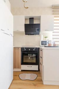 Deluxe King Suite MAI35