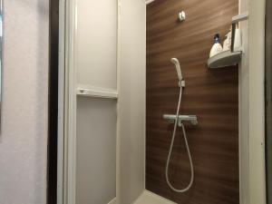 12全新装修 5室1厅2浴室2卫生间 设施齐全 最大12人 5 rooms 1dining room 2 bathrooms 2toilets Max 12P 免费无线网络