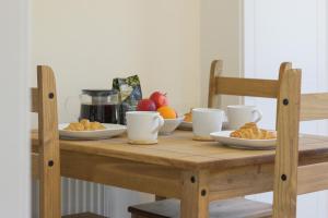 Leconfield Close - Comfy house and free parking