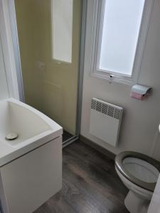 Campings VM-Mobile Home 3 ch, 2 sdb, Convivialite, detente et confort, en famille ou entre amis : photos des chambres