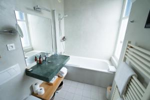 Hotels Hotel Edouard VII : photos des chambres