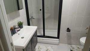 Deluxe King Suite MAI21