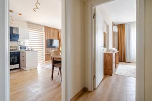 Deluxe King Suite MAI21