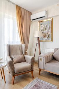 Deluxe King Suite MAI21