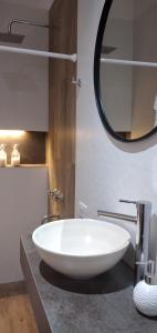 Monoambiente céntrico con cochera Aloj URQUIZA D2