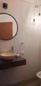 Monoambiente céntrico con cochera Aloj URQUIZA D2