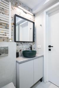 Bright Apartment - Top Location - Charming Balcony