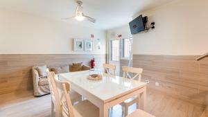 Modern 3 BDR Duplex House with Terrace by LovelyStay