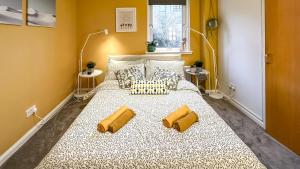 Sunny day new flat with 5 beds