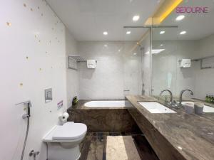 DH58 - High end 1BR, Palm views in Damac Heights tower