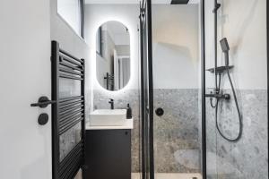 Sunny 2BR Large Flat - Amzei Square