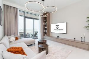 Marina Vista 2 - Modern and Stunning Beachfront Unit - Full Sea Views