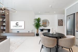 Marina Vista 2 - Modern and Stunning Beachfront Unit - Full Sea Views