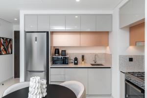 Marina Vista 2 - Modern and Stunning Beachfront Unit - Full Sea Views