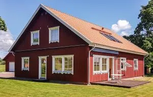 2 Bedroom Lovely Home In Kristinehamn - Laxå