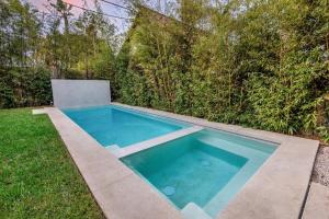 Luxurious 4BR Home with Pool, Jacuzzi and Free Parking - Case vacanza, Los Angeles