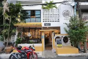 Auntie & Niece PHUKET - Ban Ket Ho