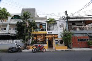 Auntie & Niece PHUKET