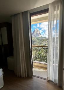 Hospede-se com charme e a melhor vista de Pedra Azul!