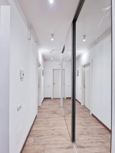 Central Apartment with Home Cinema & Work Space