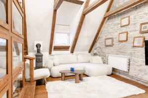 Stunning Three-Level Apartment in Historic Old Town