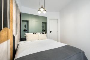 Superb River Views 2BR Flat - Top Location