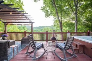Secluded Cabin with Deck, Hot Tub and Lake Access! - Stecoah