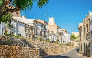 2 Bedroom Cozy Apartment In Oropesa - 奥罗佩萨德尔马