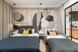 Sunny 3BR Large Flat - Amzei Square - 3 Balconies