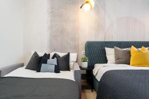 Sunny 3BR Large Flat - Amzei Square - 3 Balconies