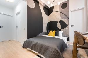 Sunny 3BR Large Flat - Amzei Square - 3 Balconies