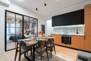 Sunny 3BR Large Flat - Amzei Square - 3 Balconies