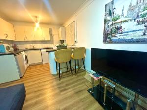 Private 2 beds flat Canada Water