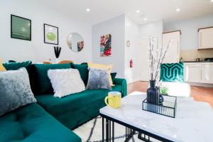 Luxury Battersea 2 Bed - 2min walk from Station - 4-gwiazdkowe hotele w mieście Londyn