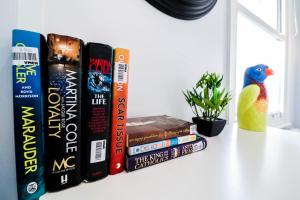 Luxury Battersea 2 Bed - 2min walk from Station