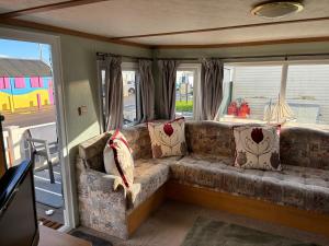 2 Bed Caravan - Sleeps 6 - Dogs - Parking - Wifi