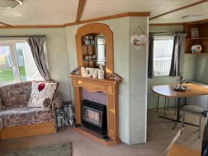 2 Bed Caravan - Sleeps 6 - Dogs - Parking - Wifi
