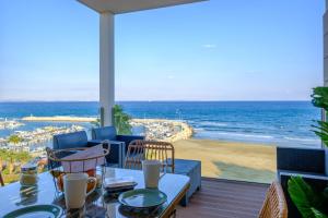 Lazuli Sea View Beachfront Ap 254