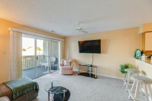 8 Mi to Beach Bayfront Ocean City Condo with Deck