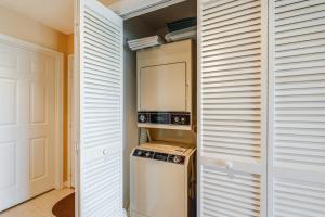 8 Mi to Beach Bayfront Ocean City Condo with Deck