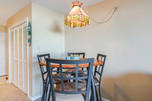 8 Mi to Beach Bayfront Ocean City Condo with Deck