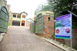 Emerald Villa - Nyarutarama