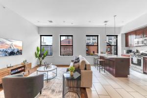 20 MIN to Manhattan! 2BR Luxurious Comfy & Spotless