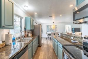 Canal Waterfront Serenity Retreat