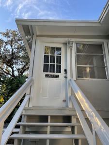 Mid Island Tranquility, Heated Pool, Steps to the Beach - Coconut Cottage - Roelens