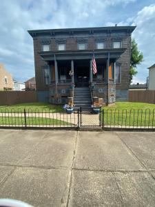 Charming Wheeling Island Home